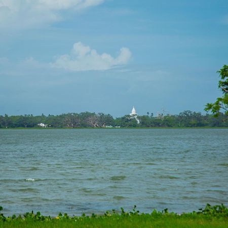 Lake Scape Yala Safari Inn Тиссамахарама Экстерьер фото