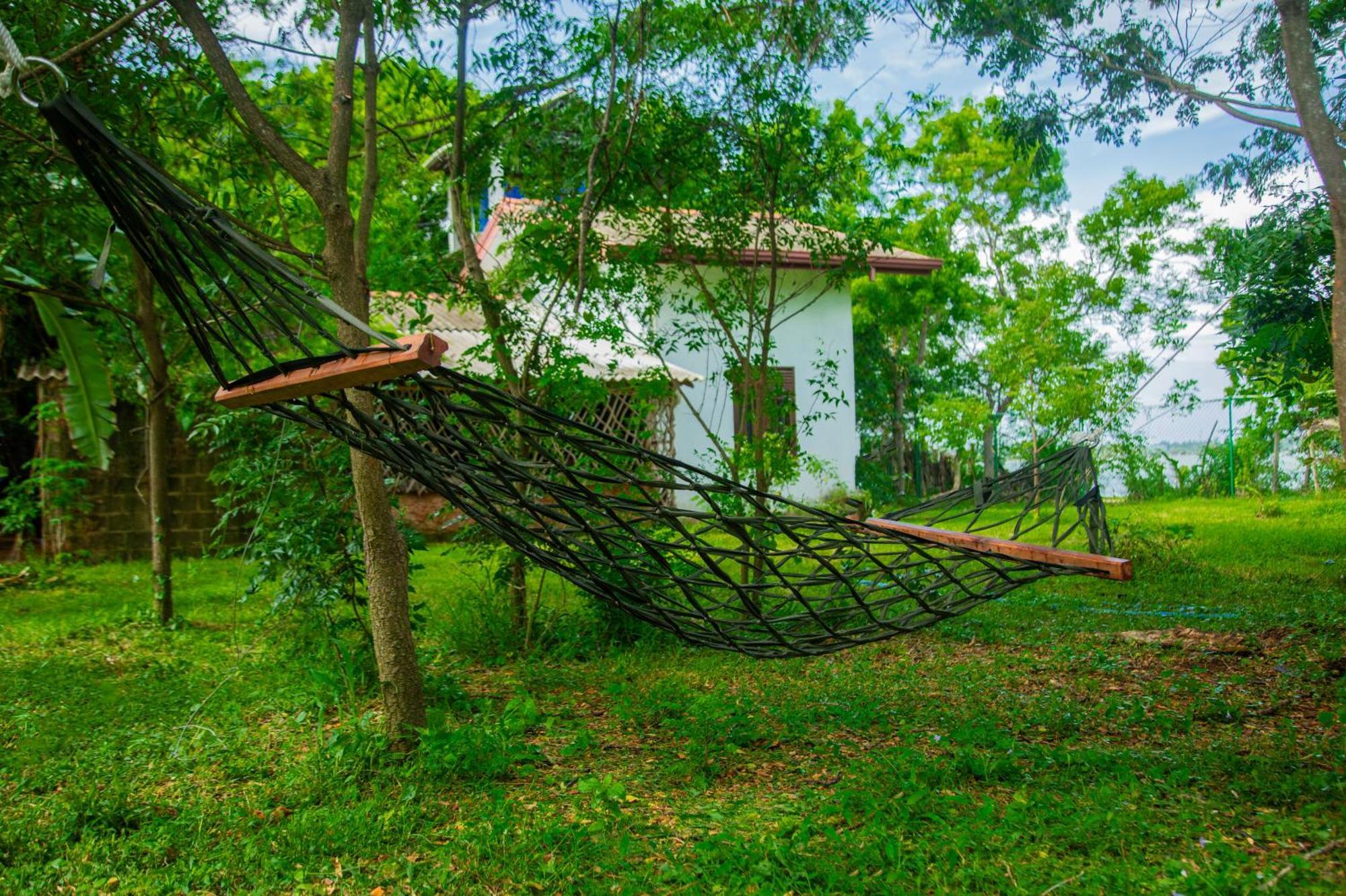 Lake Scape Yala Safari Inn Тиссамахарама Экстерьер фото