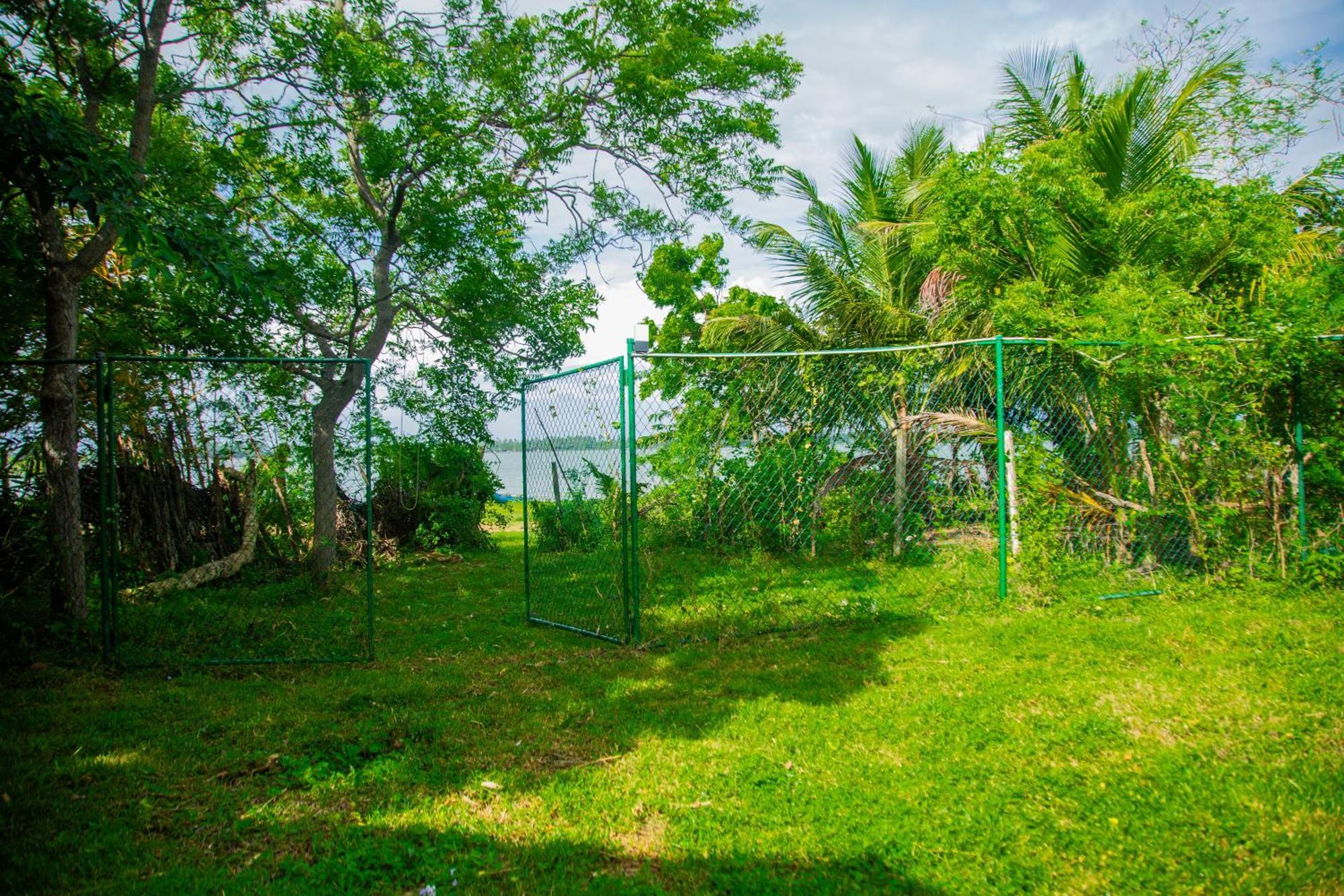 Lake Scape Yala Safari Inn Тиссамахарама Экстерьер фото